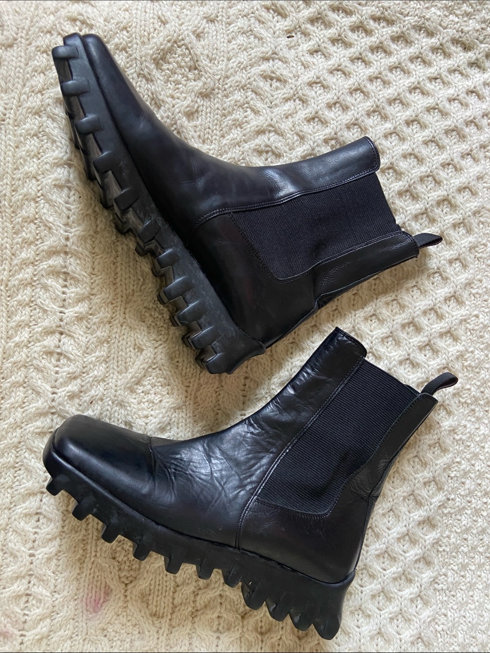 Donald J. Pliner Black Leather Lug-Sole Chelsea Boots 7.5 - Picture 16 of 16